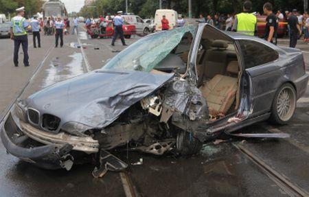 Şoselele morţii: Un bărbat şi-a pierdut viaţa, în urma unui accident în lanţ din Ialomiţa. Trei răniţi, într-un accident din Vaslui 115177