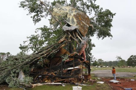 Un oraş din Oklahoma a fost distrus de o tornadă
