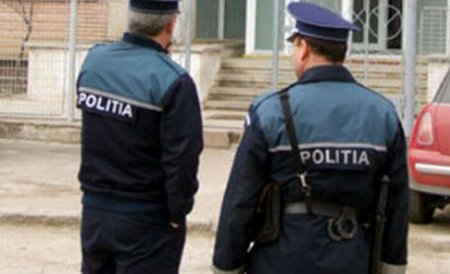 Şeful Poliţiei Borsec şi un subordonat, reţinuţi pentru şantaj şi trafic de influenţă