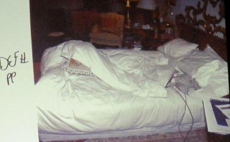 Patul în care a murit Michael Jackson, scos la licitaţie 115569