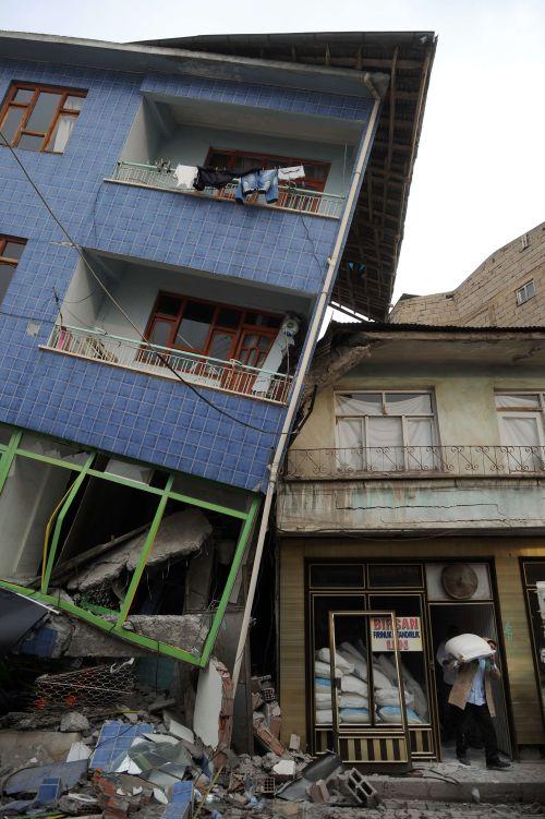 Turcia devastată de un nou cutremur. Şapte oameni au murit şi peste o sută au fost răniţi 115509