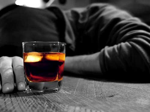 Comă alcoolică la 11 ani. Un copil din Vaslui a fost găsit într-un şanţ de colegii de şcoală