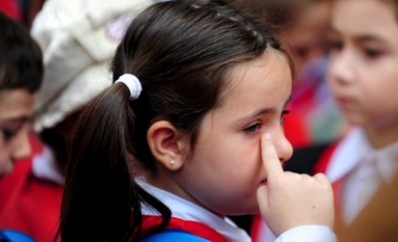 Peste 100.000 de copii din România nu ştiu să scrie şi să citească