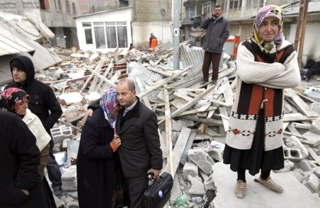 Cel puţin 37 de morţi, dintre care doi jurnalişti, în urma cutremurului din Turcia
