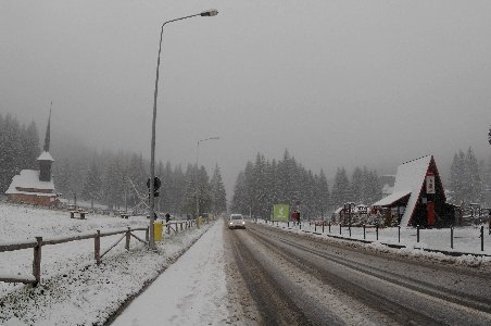 A venit iarna în Maramureş: Ninsori în localităţile montane şi temperaturi sub zero grade Celsius