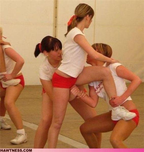 Ce face cu mâinile?! Intră să vezi ce au văzut ÎN DIRECT sute de oameni 116164