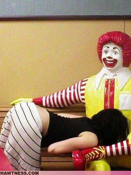 Ce face cu mâinile?! Intră să vezi ce au văzut ÎN DIRECT sute de oameni 116165