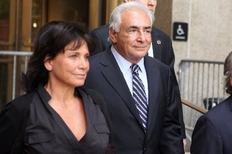 DSK şi soţia sa dau în judecată „Le Figaro“. Îi acuză pe jurnalişti de atingere la viaţa privată