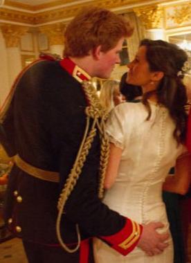 Fundul Pippei Middleton în mâna Prinţului Harry. Scandal uriaş la Casa Regală din cauza acestor poze 116227