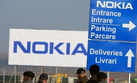 Protest spontan la fabrica Nokia din Jucu. Angajaţii s-au solidarizat cu un coleg acuzat de furt 