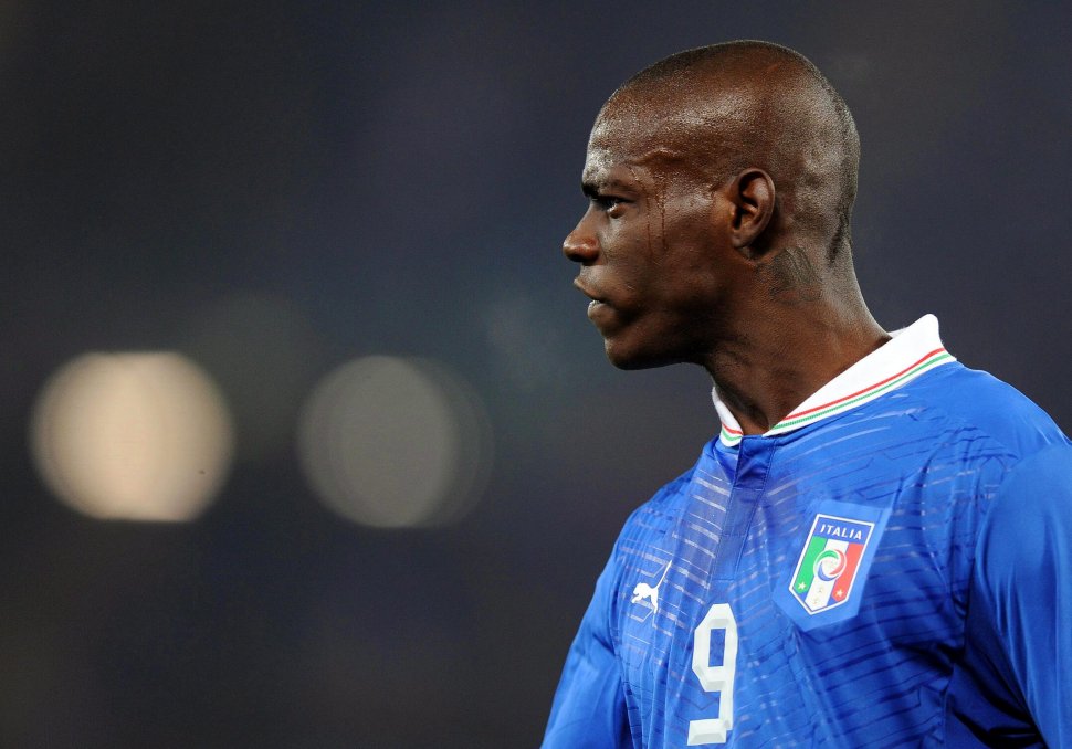Balotelli „a comis-o” din nou: A jucat cinci minute în vechiul tricou al naţionalei Italiei