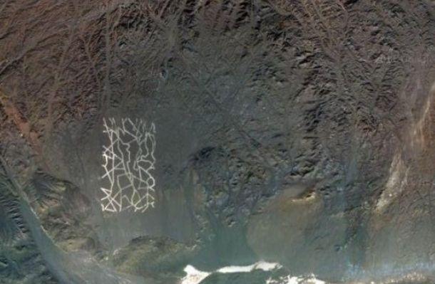 Ce ascunde China? Misterul continuă: Noi structuri bizare, în mijlocul deşertului  116357