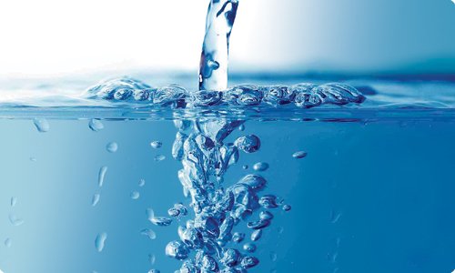 Apa nu hidratează în Uniunea Europeană. UE interzice prin lege afirmaţia că apa hidratează 