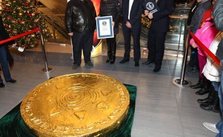 Cea mai mare monedă de ciocolată din lume, 265 kg, trece România în paginile Cărţii Recordurilor