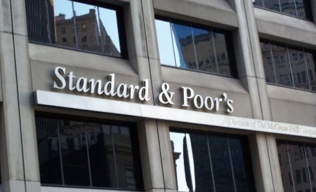 Standard &amp; Poor's greşeşte din nou şi aruncă pieţele în haos