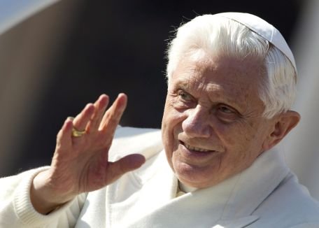 Papa Benedict al XVI-lea îi îndeamnă pe africani să renunţe la magie şi vrăjitorie