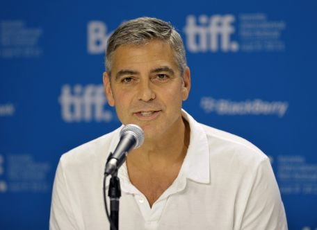 George Clooney ar putea să îi ia locul lui Steve Jobs