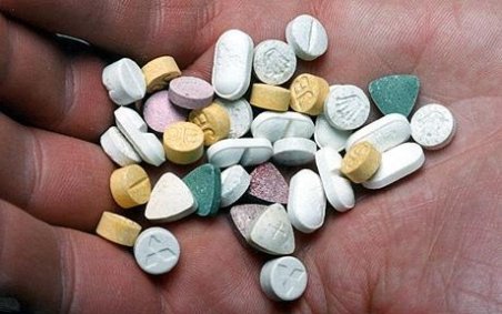 Peste 10.000 de tablete de ecstasy confiscate în Macedonia cu ajutorul unor agenţi români  