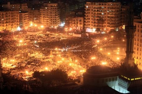 Sute de egipteni continuă protestele violente din Piaţa Tahrir. Şapte oameni au murit în urma confruntărilor cu poliţia