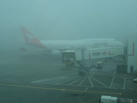 Aeroporturile din Londra, blocate de ceaţă. Sute de zboruri au fost anulate 