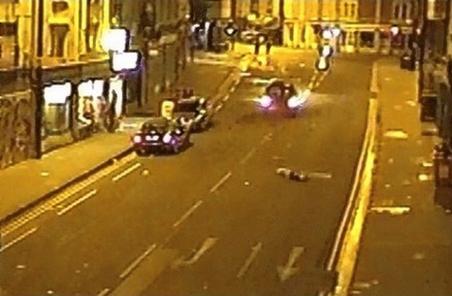 Un taximetrist de coşmar. A trecut cu maşina peste clientul cu care avea o dispută! 117482