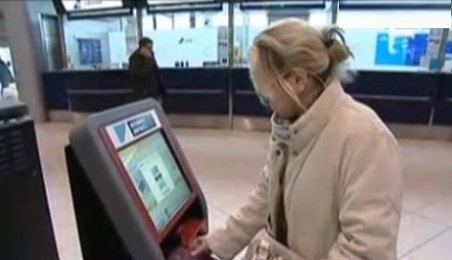 Aparatele de check-in abia instalate pe aeroportul Henri Coandă nu funcţionează