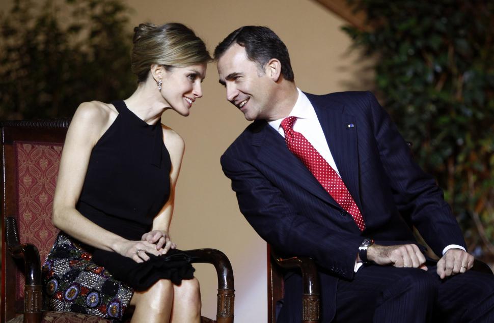 Stil şi bun gust. Vezi cum s-au îmbrăcat capetele încoronate la vizitele oficiale 117766