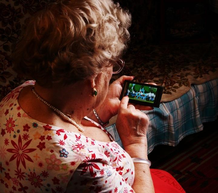 Vezi ce o face fericită pe &quot;babushkă&quot;. GALERIA FOTO ce sfidează trecerea timpului 117713