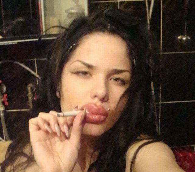 Botoxată şi rujată, parcă a-nghiţit o roată! Transformarea unei fete normale într-o piţi autentică 118024