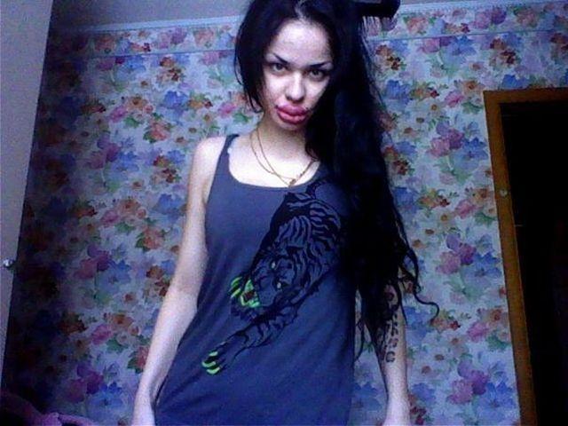 Botoxată şi rujată, parcă a-nghiţit o roată! Transformarea unei fete normale într-o piţi autentică 118025