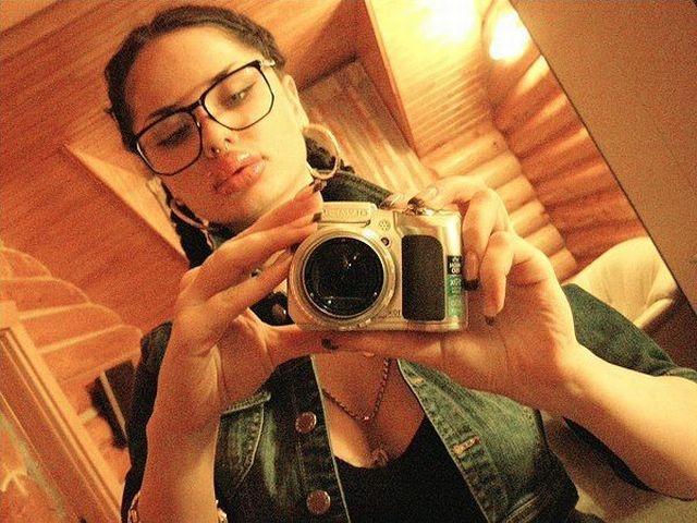 Botoxată şi rujată, parcă a-nghiţit o roată! Transformarea unei fete normale într-o piţi autentică 118027