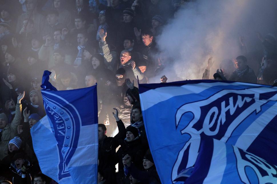 Meciul Zenit St. Petersburg - APOEL Nicosia, întrerupt 10 minute din cauza fanilor ruşi 117935