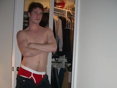 Bărbaţii nu îşi mai schimbă chiloţii? Economia lumii se prăbuşeşte! Cei mai ciudaţi indici după care se ghidează specialiştii 118207