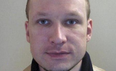 &quot;Bună ziua. Sunt Anders Breivik şi vreau să mă predau!&quot; Cuvintele unui criminal care îşi anunţă masacrul. Ascultă apelul telefonic