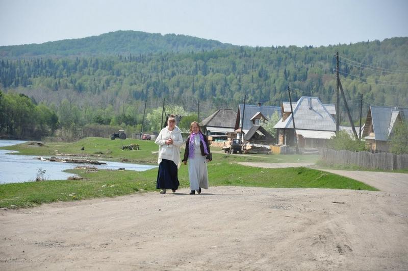 &quot;El este DUMNEZEU pe Pământ!&quot; Misterul sectei care a revoltat lumea 118135