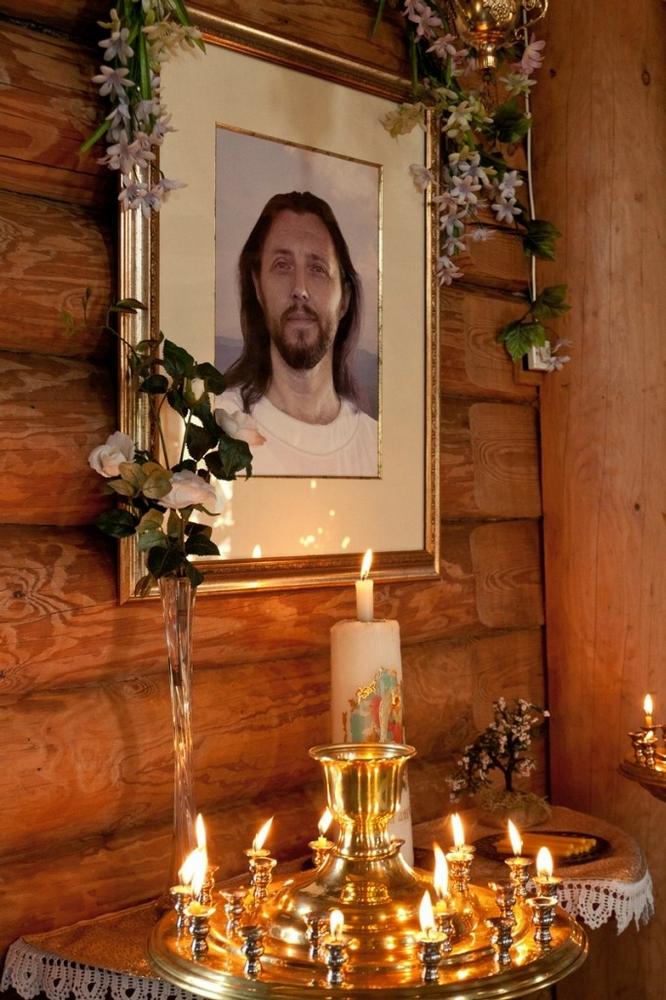 &quot;El este DUMNEZEU pe Pământ!&quot; Misterul sectei care a revoltat lumea 118141