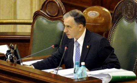 Geoană vrea partid la tribunal la începutul lui 2012 şi grupuri parlamentare până în martie