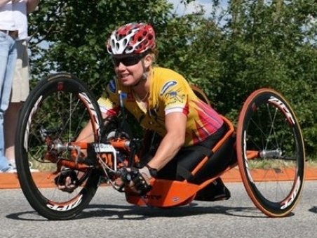 Ciclistă paralizată vindecată după o căzătură