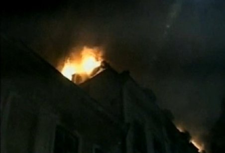 Incendiul din Centrul Vechi al Capitalei, provocat de o lumânare aprinsă
