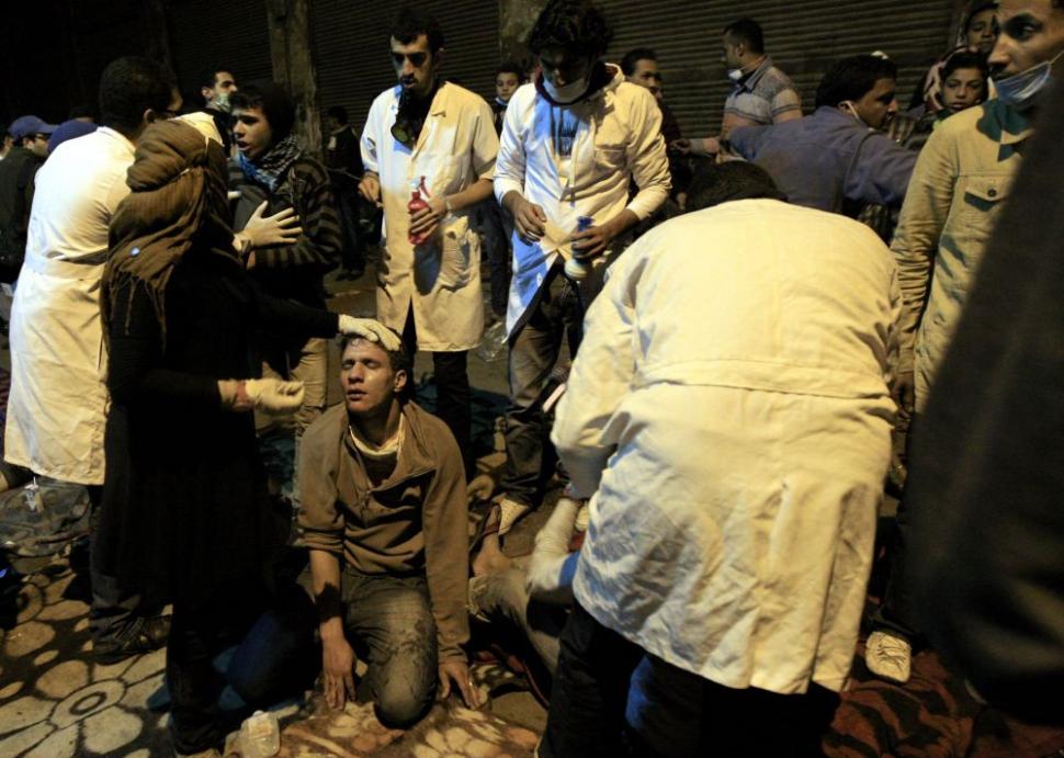 Un om a murit în urma luptelor dintre forţele de ordine şi manifestanţi în Cairo 118333