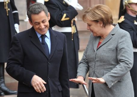Angela Merkel şi Nicolas Sarkozy pregătesc măsuri mai drastice de combatere a crizei euro
