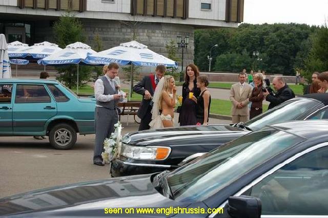 Cea mai penală rochie de mireasă. Preoţii n-au primit-o în biserică. Vezi cum era îmbrăcată 118514