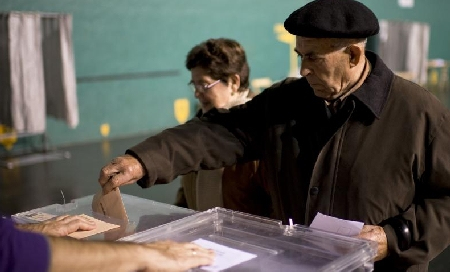 Românii nu cred în alegeri. Se tem de frauda electorală şi nu cunosc candidaţii la Primăria localităţii lor