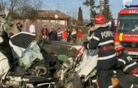 Grav accident în Iaşi. A murit strivit în maşina pentru care a trudit mulţi ani în Italia