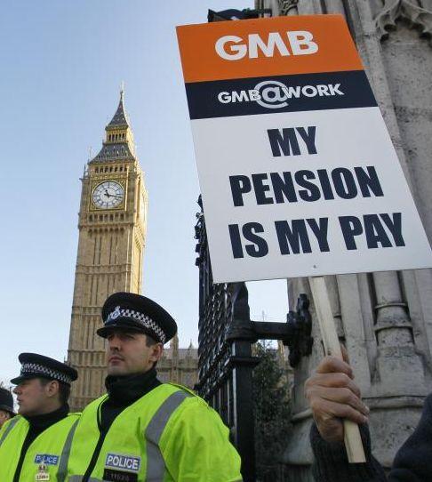 Marea Britanie, paralizată de cea mai mare grevă din ultimele decenii. Vezi de ce au ieşit britanicii în stradă 119013