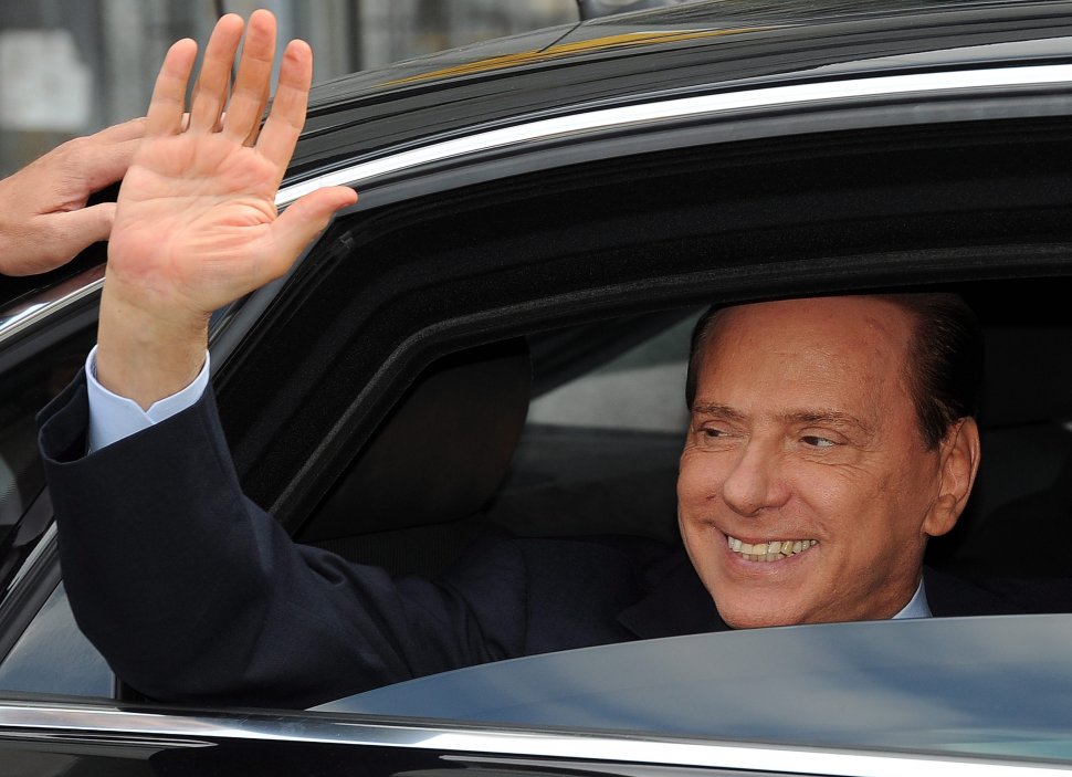 Silvio Berlusconi va reveni în funcţia de preşedinte la AC Milan