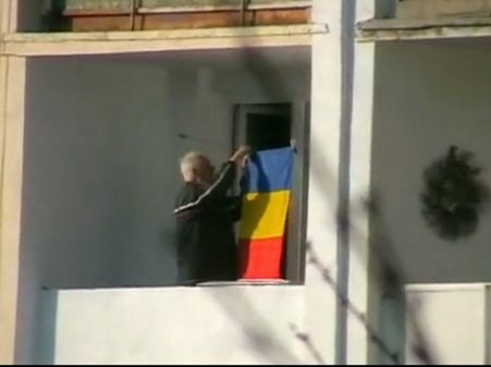 Gest de patriotism. Un român simplu se pregăteşte să sărbătorească Ziua Naţională