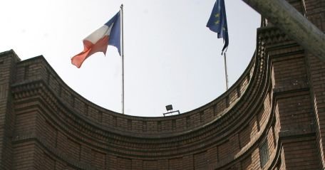 Franţa a decis reducerea numărului de personal din ambasada de la Teheran