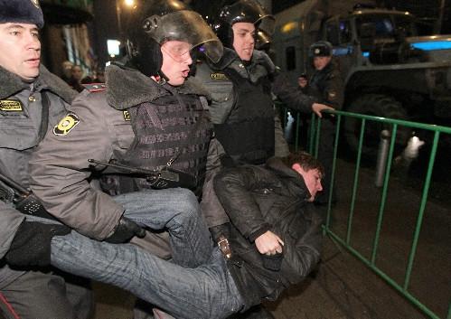 Aproximativ 50 de opozanţi ruşi, reţinuţi pentru că protestau la Moscova şi Sankt-Petersburg 119639