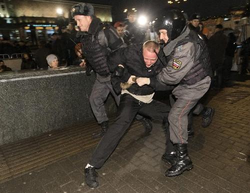 Aproximativ 50 de opozanţi ruşi, reţinuţi pentru că protestau la Moscova şi Sankt-Petersburg 119640